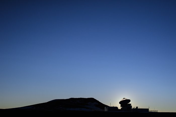 Brilliant sky and ALMA silhouette