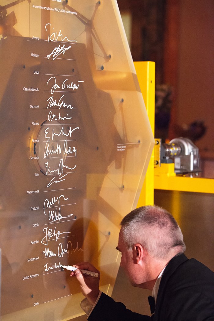 Signing of a prototype mirror segment for the E-ELT, to mark ESO’s 50th anniversary