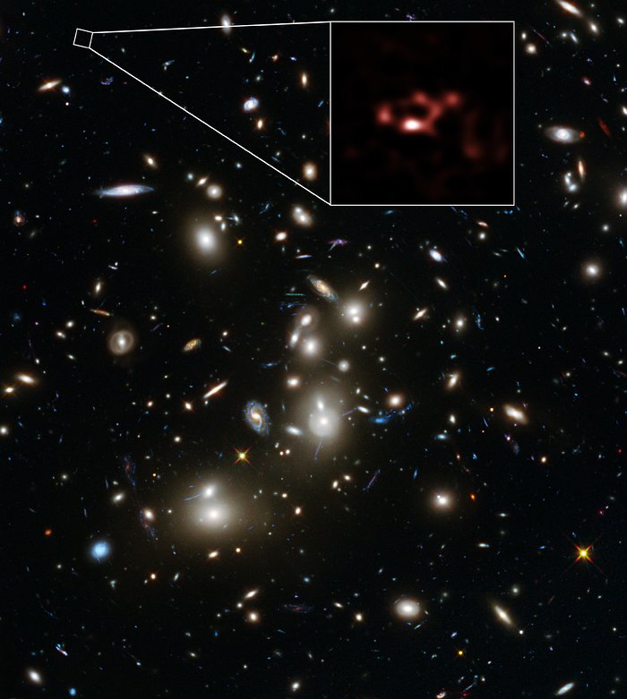 ALMA och rymdteleskopet Hubble studerar den avlägsna dammiga galaxen A2744_YD4