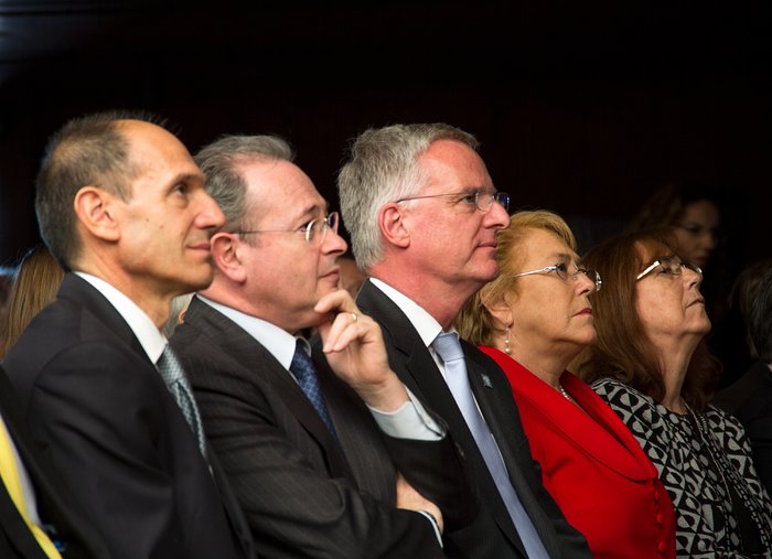 Distintos convidados na cerimónia de colocação da primeira pedra do ELT