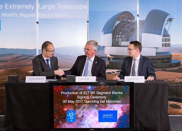 Signature ceremony with SCHOTT for ELT primary mirror segment blanks