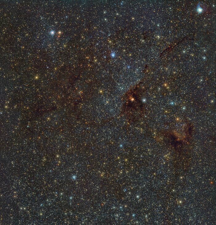 Infrapunakuva NGC 6188 -sumusta ja NGC 6193 -tähtijoukosta