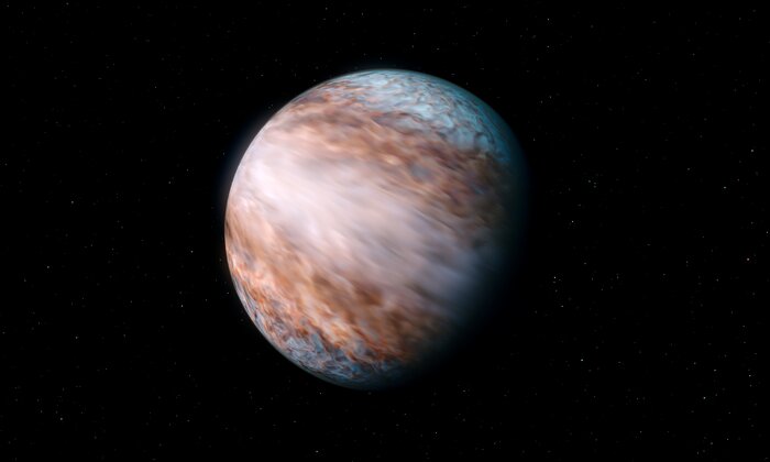 Künstlerische Darstellung von WASP-127b, einem riesigen Gasplaneten. Der Planet nimmt fast das gesamte Bild ein, und seine Atmosphäre zeigt wirbelnde Bewegungen auf dem gesamten Planeten. Bläulich-weiße, mit orangefarbenen Streifen durchzogene Wellen deuten auf Bewegung hin, wobei Weiß die dominierende Farbe am Äquator und an den Polen des Planeten ist und dazwischen ein Streifen in einem kräftigeren Orange-Rot verläuft. Im schwarzen Hintergrund sind einige winzige weiße Sterne zu sehen.