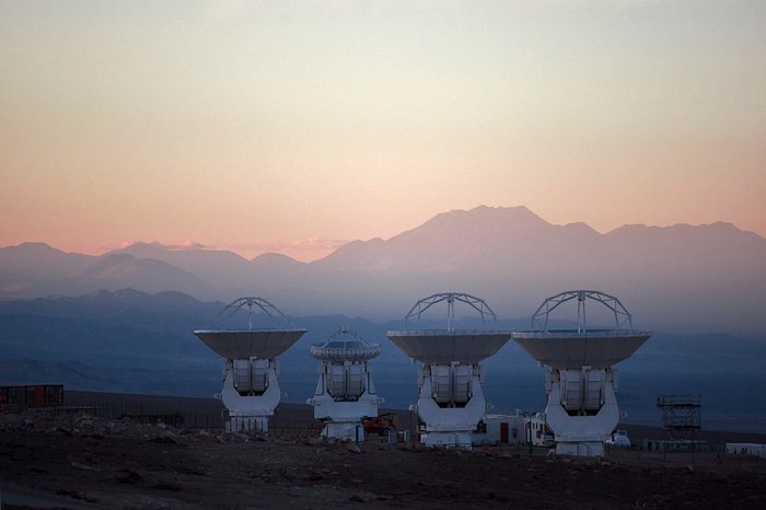 Antenas en el Centro de Operaciones de ALMA