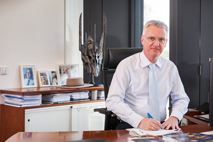 Tim de Zeeuw working at his desk at ESO Headquarters