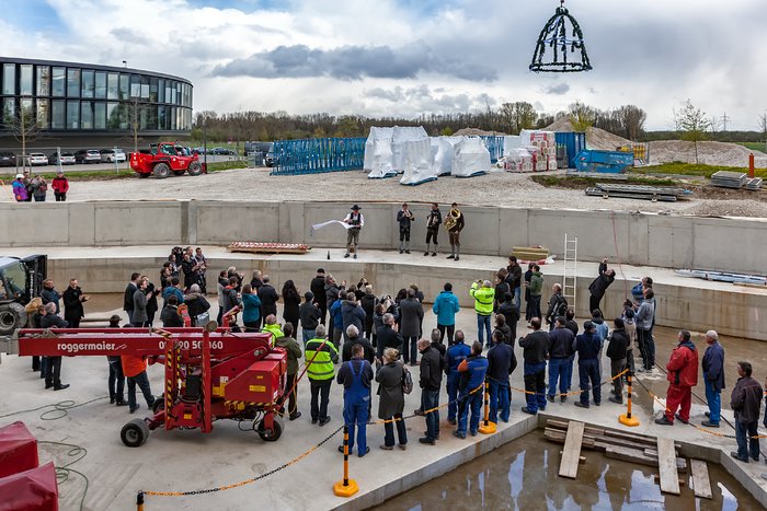 Ceremony at ESO Supernova site