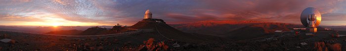 Panorámica en 360 grados de La Silla bajo las nubes