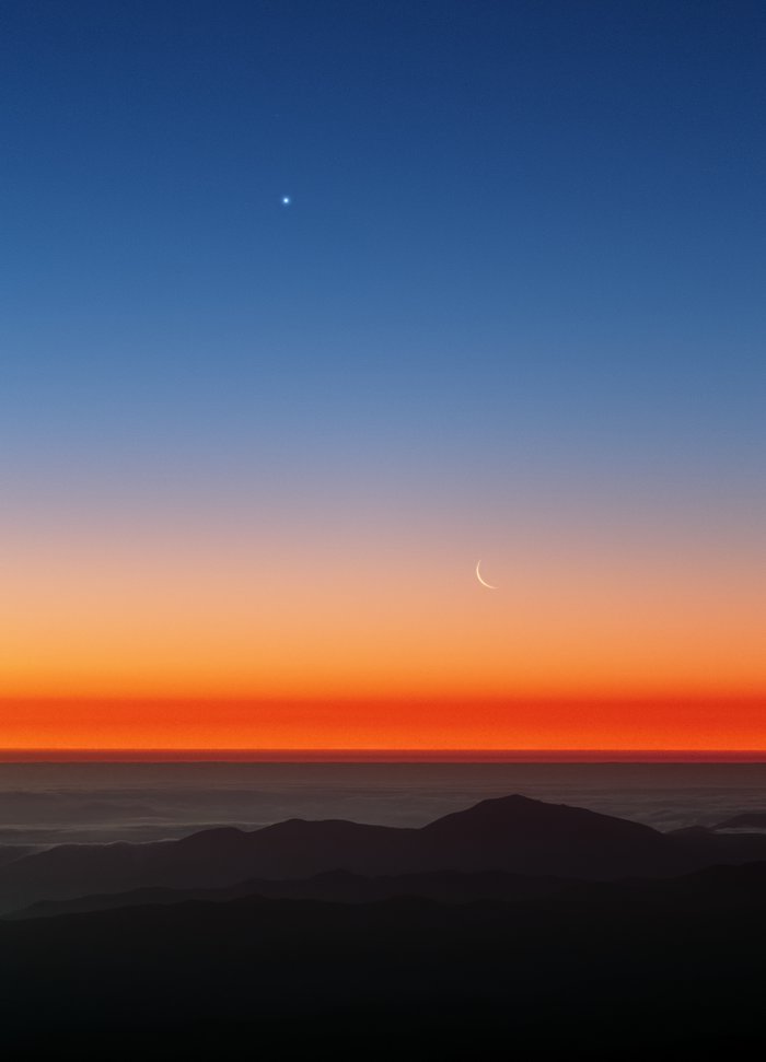 La Luna y Venus al atardecer