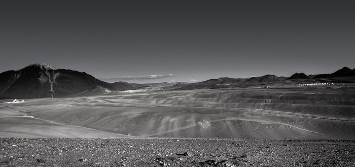 Chajnantor plateau in black and white