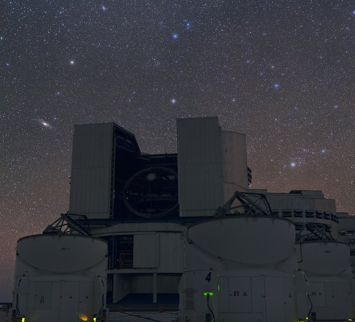 Zwei mit bloem Auge sichtbare Galaxien ber dem VLT 