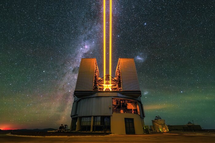 Himlen klyvs från Paranal