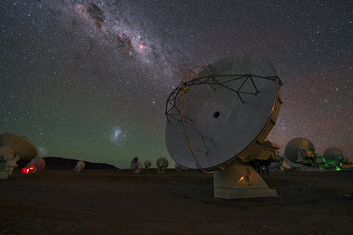 Antenna under galaxies