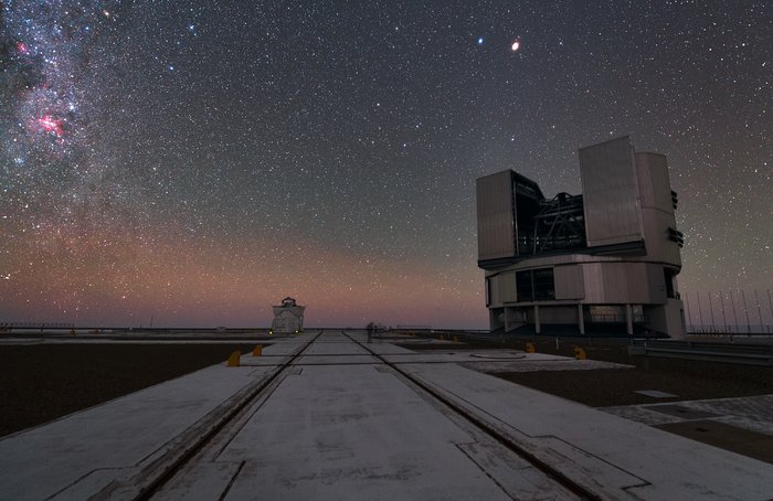 A Unit Telescope and an Auxiliary Telescope in UHD