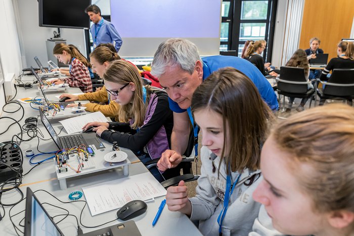 Girls' Day coding at ESO