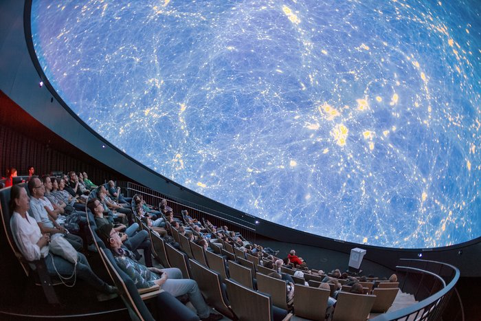 Large scale structure of the Universe in the planetarium