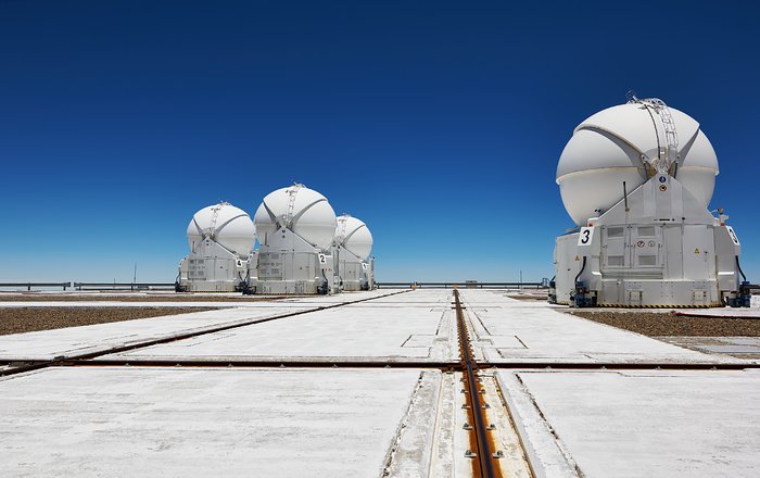 Telescopios Auxiliares del VLT en la montaña