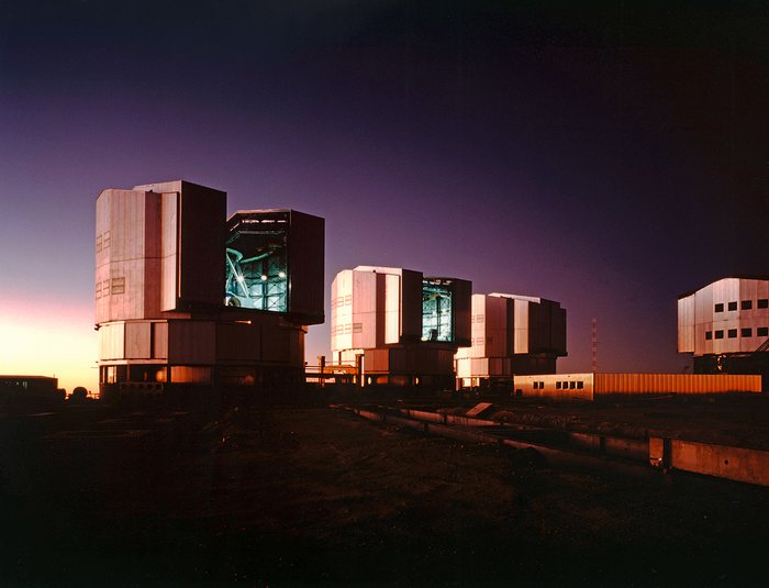 Evening at the Paranal Observatory (13 April 1998)