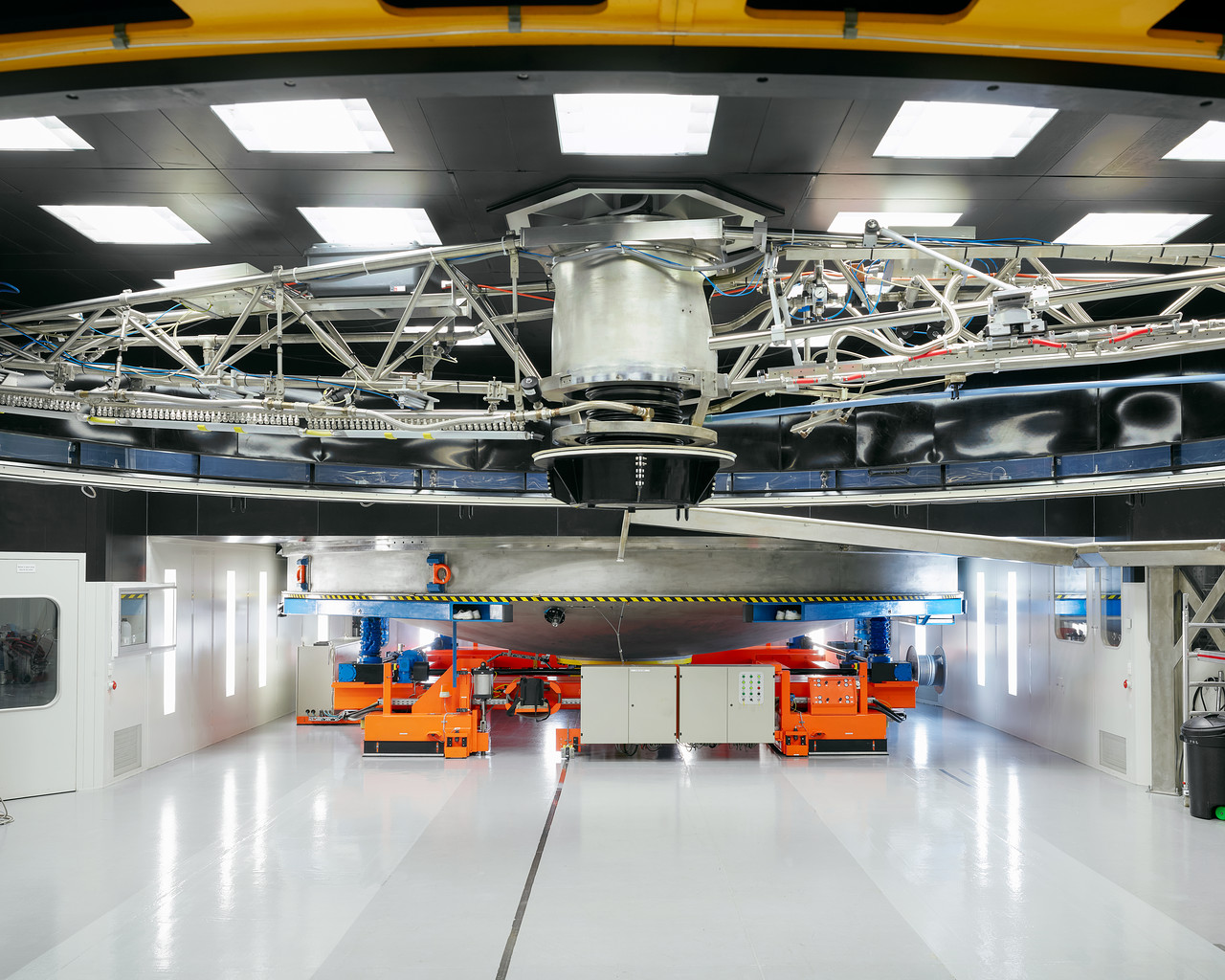 VLT cleaning device | ESO