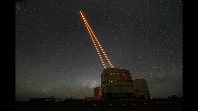 Time-lapse of satellites over ESO’s Very Large Telescope